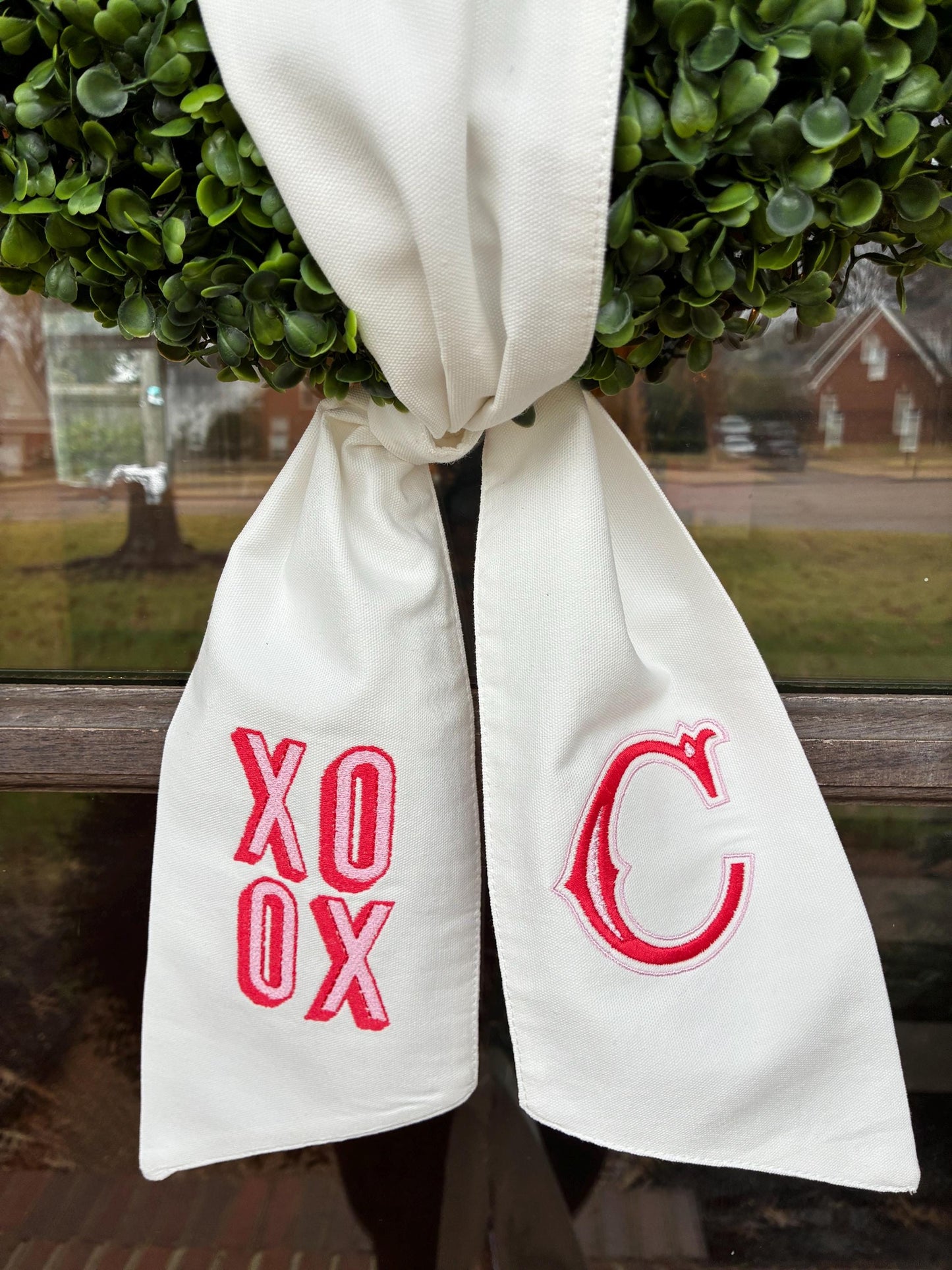 Wreath Sash Embroidered Valentine XOXO